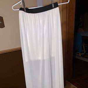 Mini white skirt with maxi white mesh. From Sirens. Size small. Freshly washed.